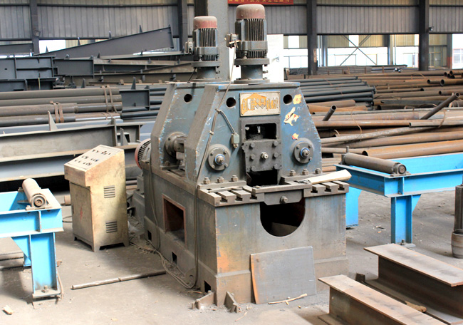 鋼結(jié)構(gòu)網(wǎng)架矯正...